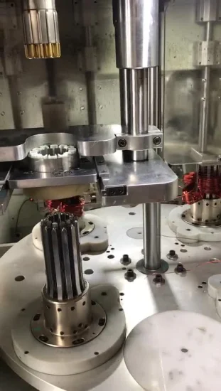 Vollautomatische kombinierte Maschine zum Wickeln und Einsetzen von Statorspulen